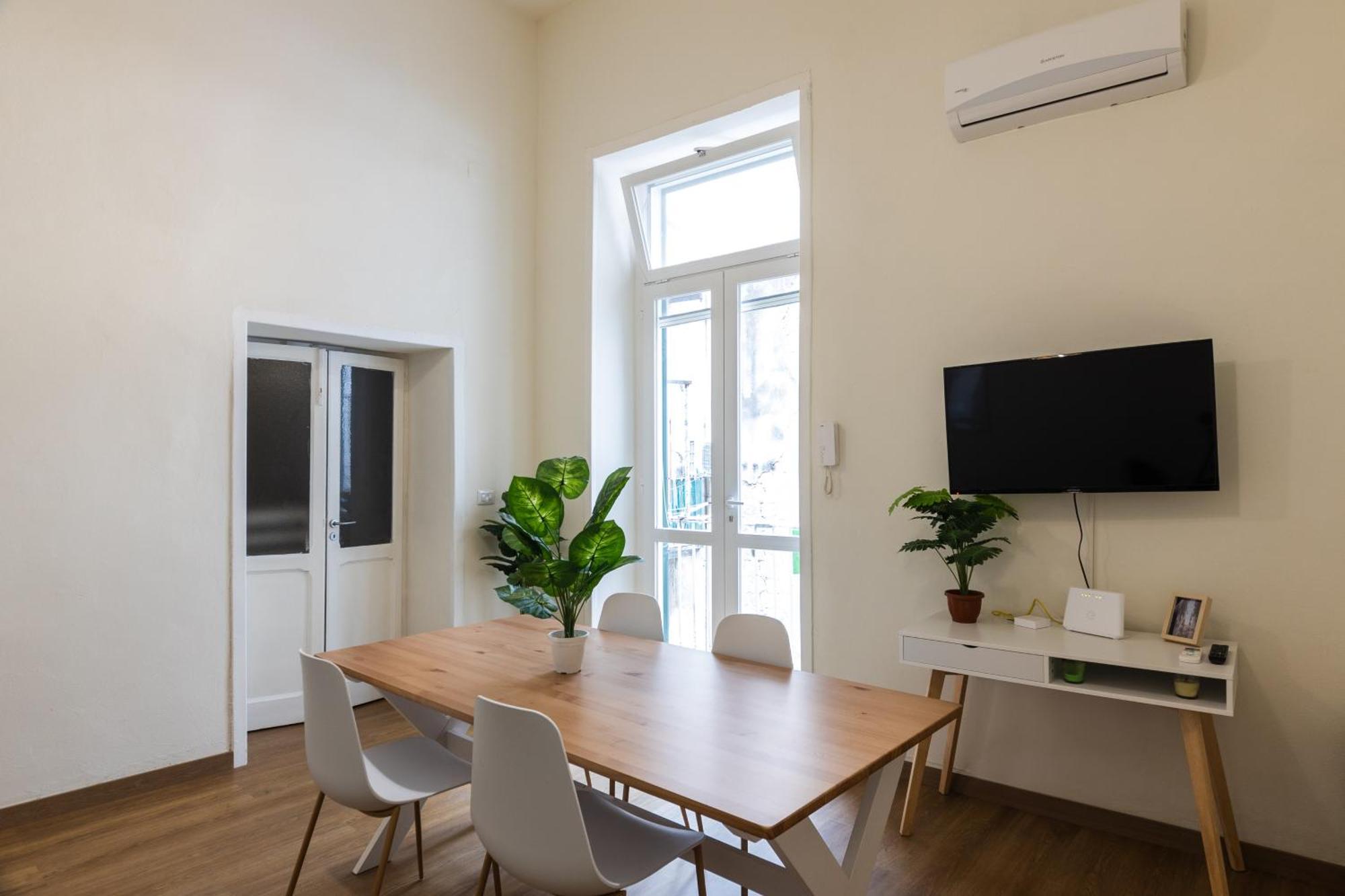 Appartamento Cozy Historical Flat Napoli Esterno foto
