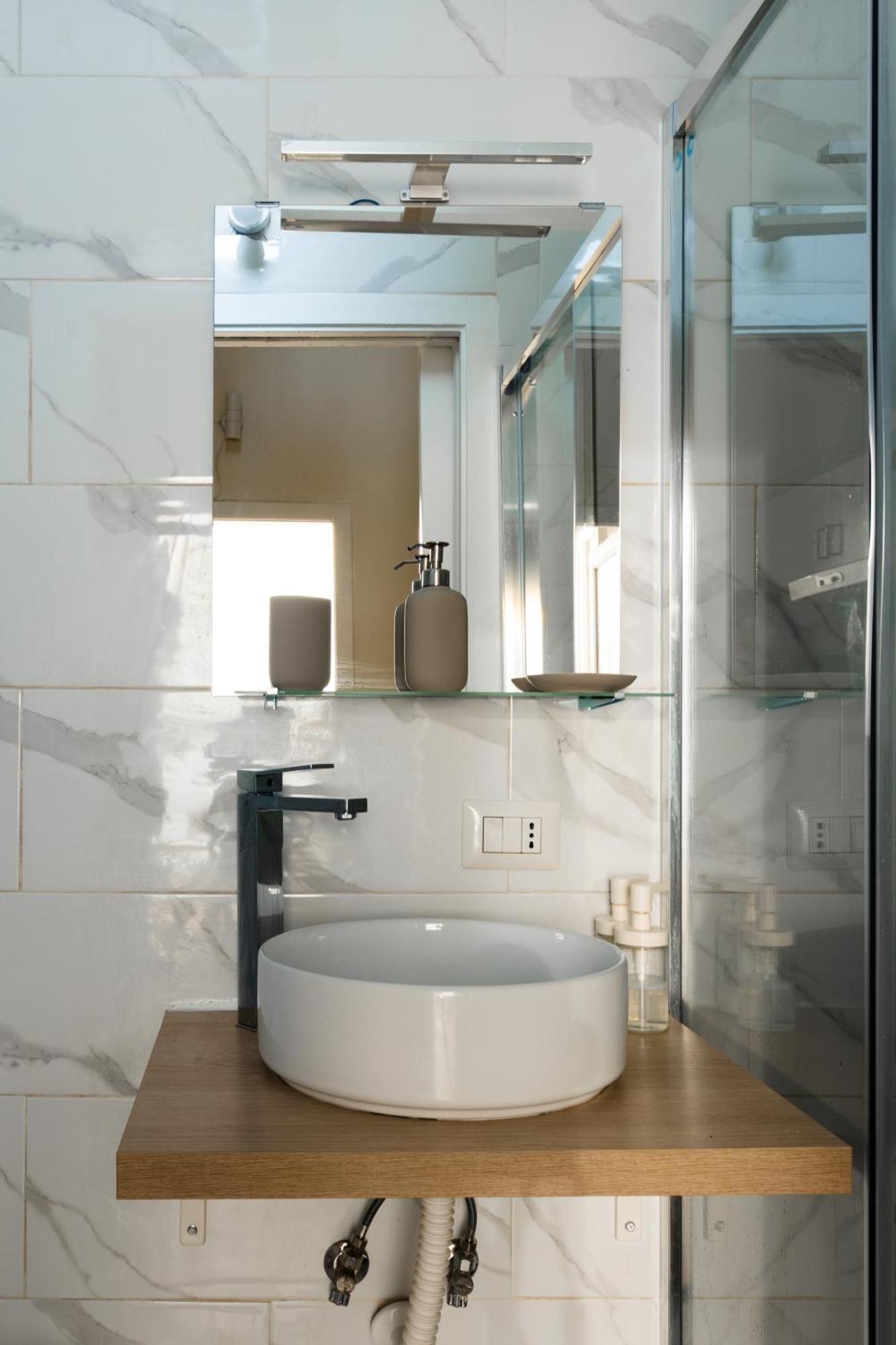 Appartamento Cozy Historical Flat Napoli Esterno foto