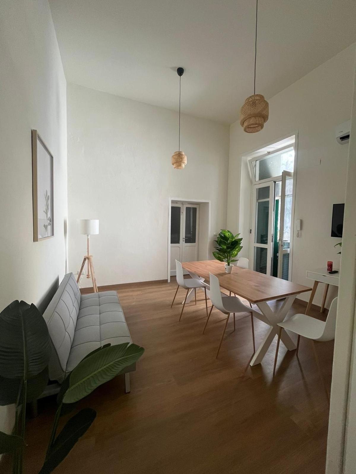 Appartamento Cozy Historical Flat Napoli Esterno foto